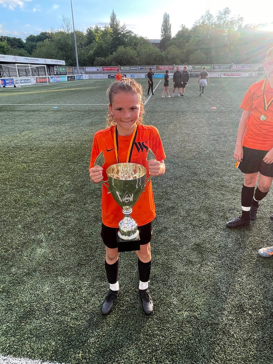 Rhys_Stone14's tweet photo. Winners of the Year 7 Final 🏆 assisted the winning goal and got Player of the Match ⚽️🙌🏻 #schoolfinal #year7 @wrotham_school @TheGillsFC https://t.co/yGFEMzIaEA