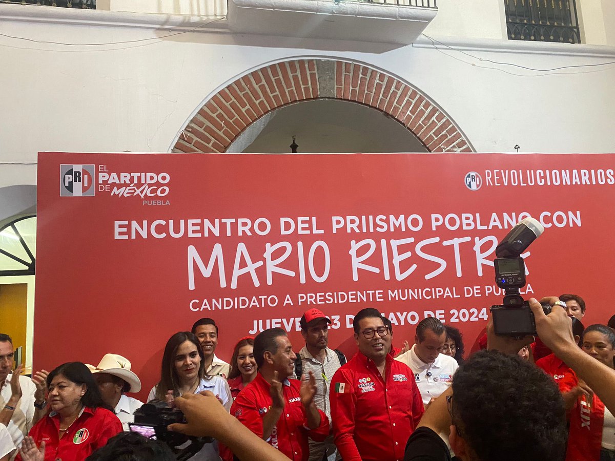 El PRIismo de #Puebla recibió a nuestro próximo #PresidenteMunicipal @marioriestra los jóvenes de la Red Jóvenes X Mexico Puebla Capital sabemos que tendremos mejores oportunidades.
#PRI
#VotaPRI