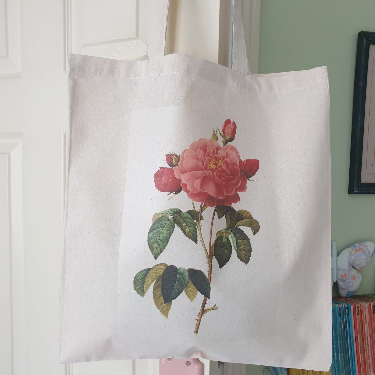 Here's the other rose print cotton tote. Perfect for the garden lover! #earlybiz #craftbizparty sarahbenning.etsy.com/listing/103431…