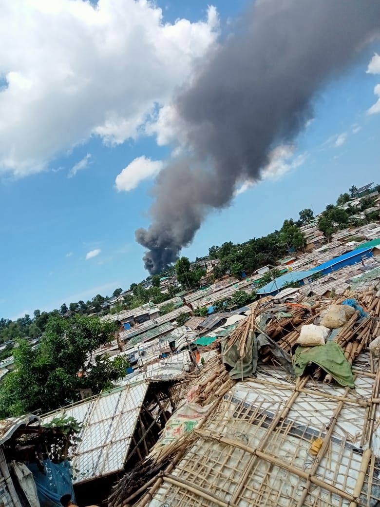 AbdulHafez46809's tweet photo. A huge fire incident again in the world's largest refugee camp in Bangladesh Cox's Bazar #camp13, #Thankhali https://t.co/KtiNKkSPTw