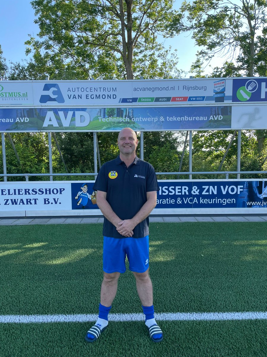 Valken68's tweet image. Familiedagencommissie in het nieuw 🚗

Tijdens de @ACvanEgmond Familiedagen loopt de crew in prachtige polo&apos;s. Zo zijn ze herkenbaar en wordt naamgever nog duidelijker getoond aan de vele bezoekers van ons sportpark. Een win-winsituatie! ❤️💛

#sponsoring #partnerschap #bereik