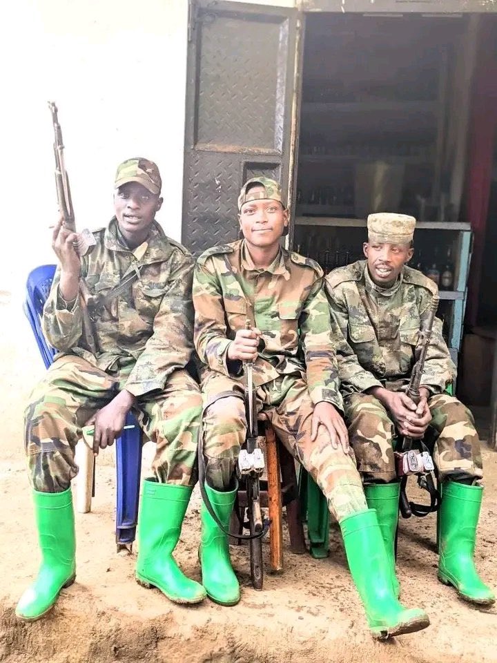 ♦️♦️Breaking News ♦️♦️

Intare za Sarambwe zamaze kuhazenguruka ubu tuvugana, bamwe bamaze kugera ku marembo yaho no kuri antene. ✊🏿 ejo bazaba bayinjiye neza. Abasirikare ba FARDC, FDLR, Wazalendo ndetse n’Abarundi ubu bari kwikuramo bava mu birindiro byabo.

Hafashwe nta