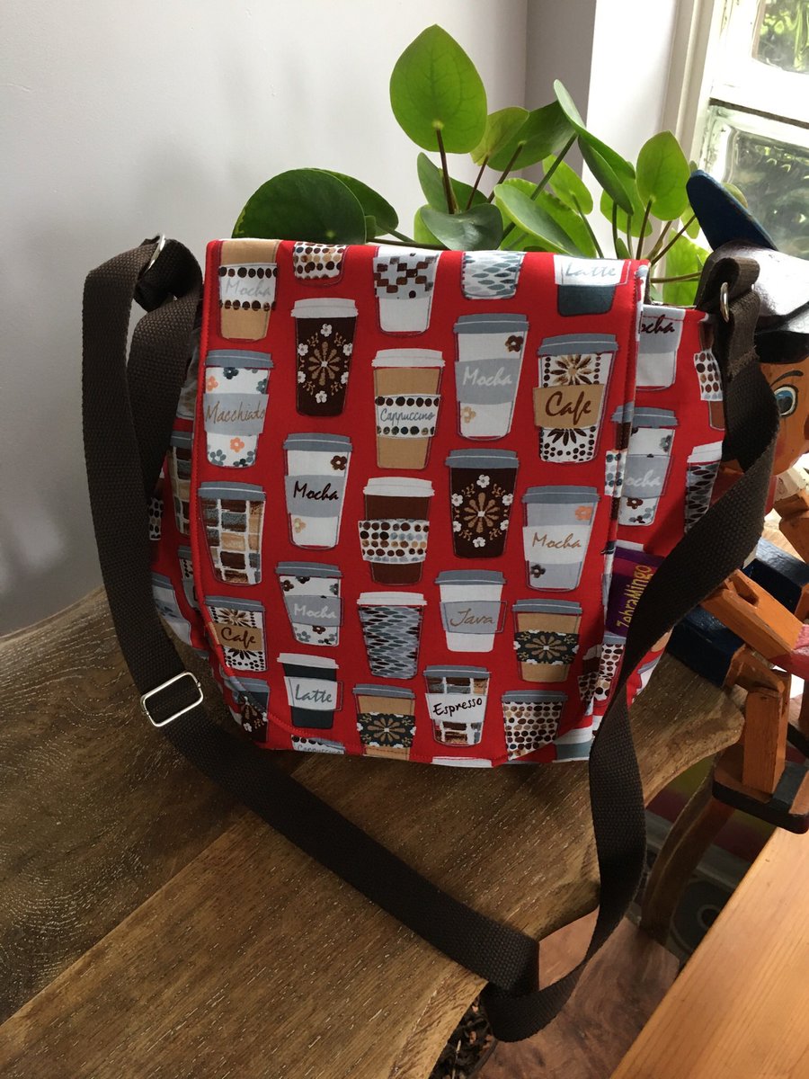 But first coffee…. New messenger bag.. magnetic popper closure, inside zipped pocket, adj strap - happy to give more info, just ask! Happy Friday! #Earlybiz #coffee #fridayfeeling