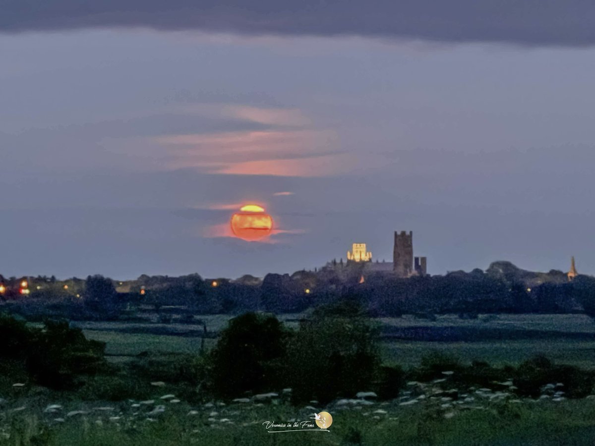 I took this photo with my phone last night, amazing what it can capture in the dark across TheFens. 🤩 Full moon over Ely Cathedral, Cambridgeshire #ElyCathedral #FullMoon #iPhonephoto