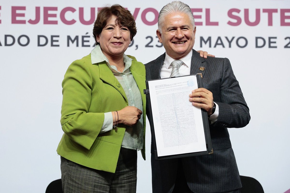 EsNaucalpan's tweet photo. Gobernadora Delfina Gómez Álvarez entrega Toma de Nota a SUTEYM y reconoce su contribución al Edomex a través del servicio público.Por primera vez un gobernador hace entrega personal de laToma de Nota al Comité Ejecutivo del SUTEYM: Herminio Cahue Calderón
https://t.co/Z6uUSBSAIp https://t.co/WjacI7cyar