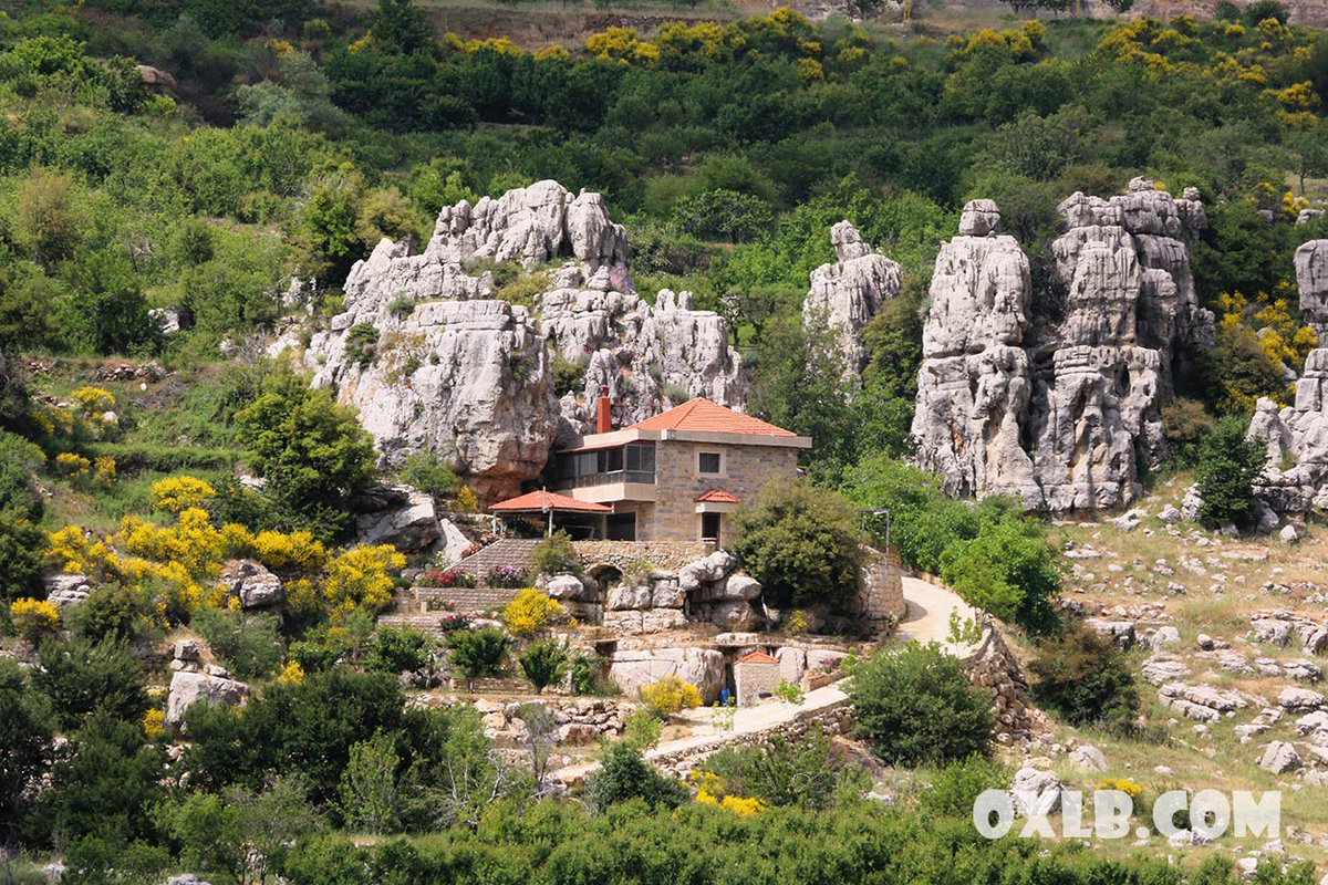onefineart's tweet photo. The peaceful house in Lebanon under the cliff - Located between Zahle and Tarchich - Visit https://t.co/QupEaHtcuw
#lebanon #zahle #tarchich #undercliff #cliff #lebanonhouse #lebanonpostcard https://t.co/Eja6O78P2w