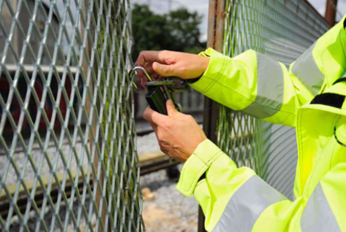 Commercial sites are most vulnerable when in a transition phase, start of the day, or being secured at night. Using a lock-up service means knowing that all appropriate checks have been carried out and your property is safe: ow.ly/28WO30sCBmK #lockupservice #security