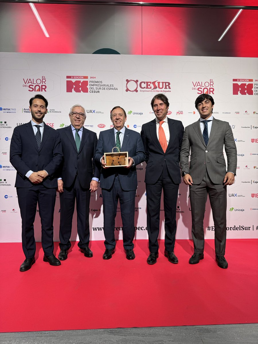 FranXimenez's tweet photo. #XimenezGroup  | Mejor Empresa Embajadora del Sur de España #PremiosPEC

#CESUR
#Madrid https://t.co/eqjdq9mW79