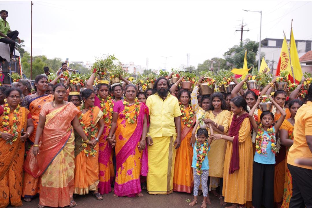 KKSelvakumaroff's tweet photo. 16 பெரும் போர்களில் வெற்றி கண்டு, தமிழுக்கு  மெய்க்கீர்த்தி கண்ட,செம்மொழி காவலன் பெரும்பிடுகு முத்தரையர் அவர்களின் 1349 வது சதய விழாவில் வீர முத்தரையர் முன்னேற்ற சங்கம் (ம)தமிழர் தேசம் கட்சி சார்பில் 1349 பெண்கள்  பால்குடம் எடுத்து வந்து பேரரசரை வணங்கி மகிழ்ந்த நிகழ்வின் துளிகள். https://t.co/7eBMSgCYFJ