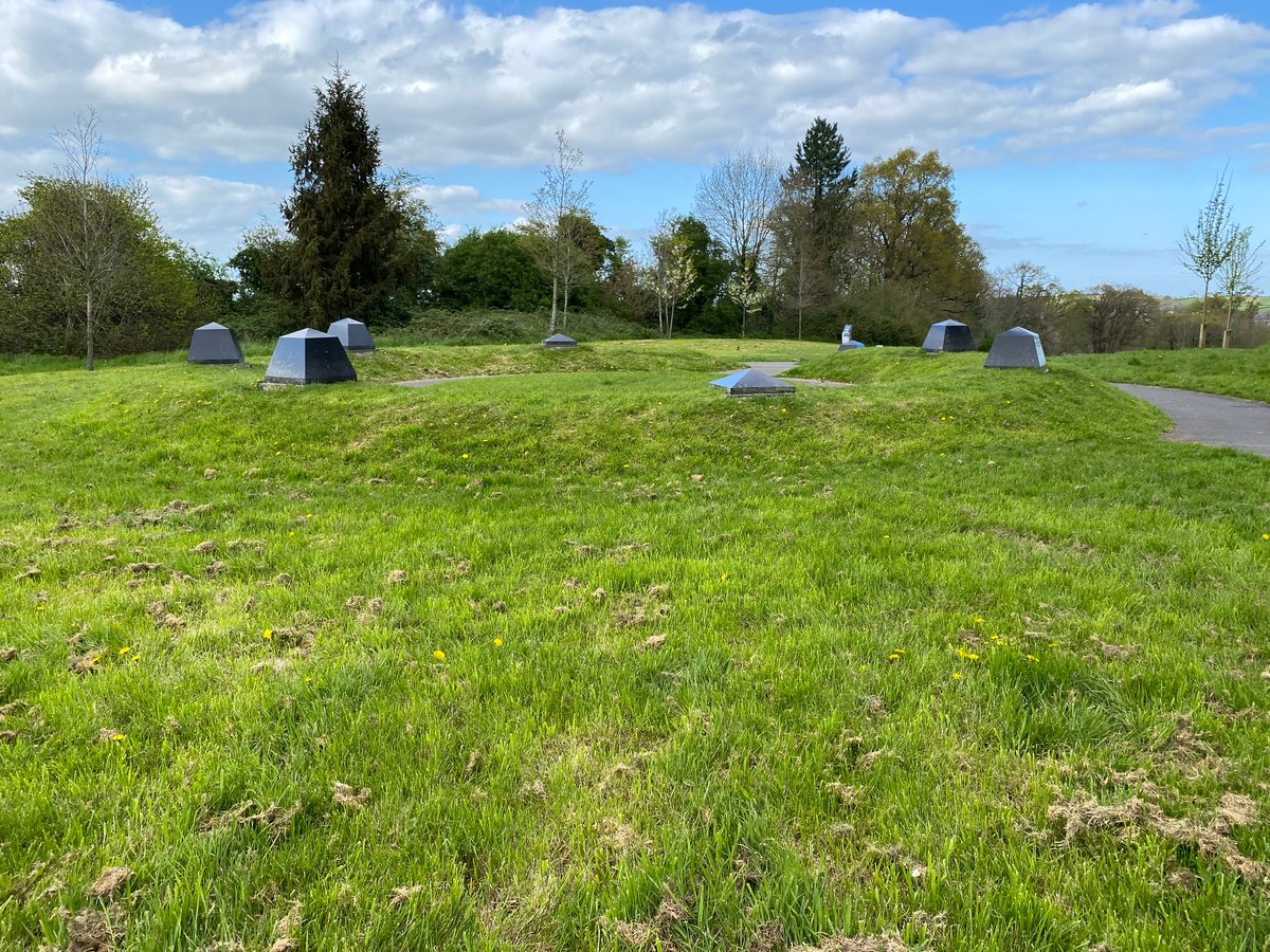 As the year heads towards the summer solstice, I give you a modern (and functional!) stone circle from Armagh, set within the beautiful Astropark of @ArmaghPlanet #archaeology #archaeoastronomy