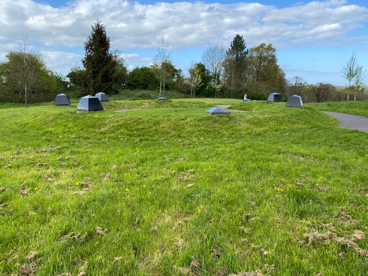 AmandaChadburn's tweet photo. As the year heads towards the summer solstice, I give you a modern (and functional!) stone circle from Armagh, set within the beautiful Astropark of  
@ArmaghPlanet #archaeology #archaeoastronomy https://t.co/iUhpiuYNCP