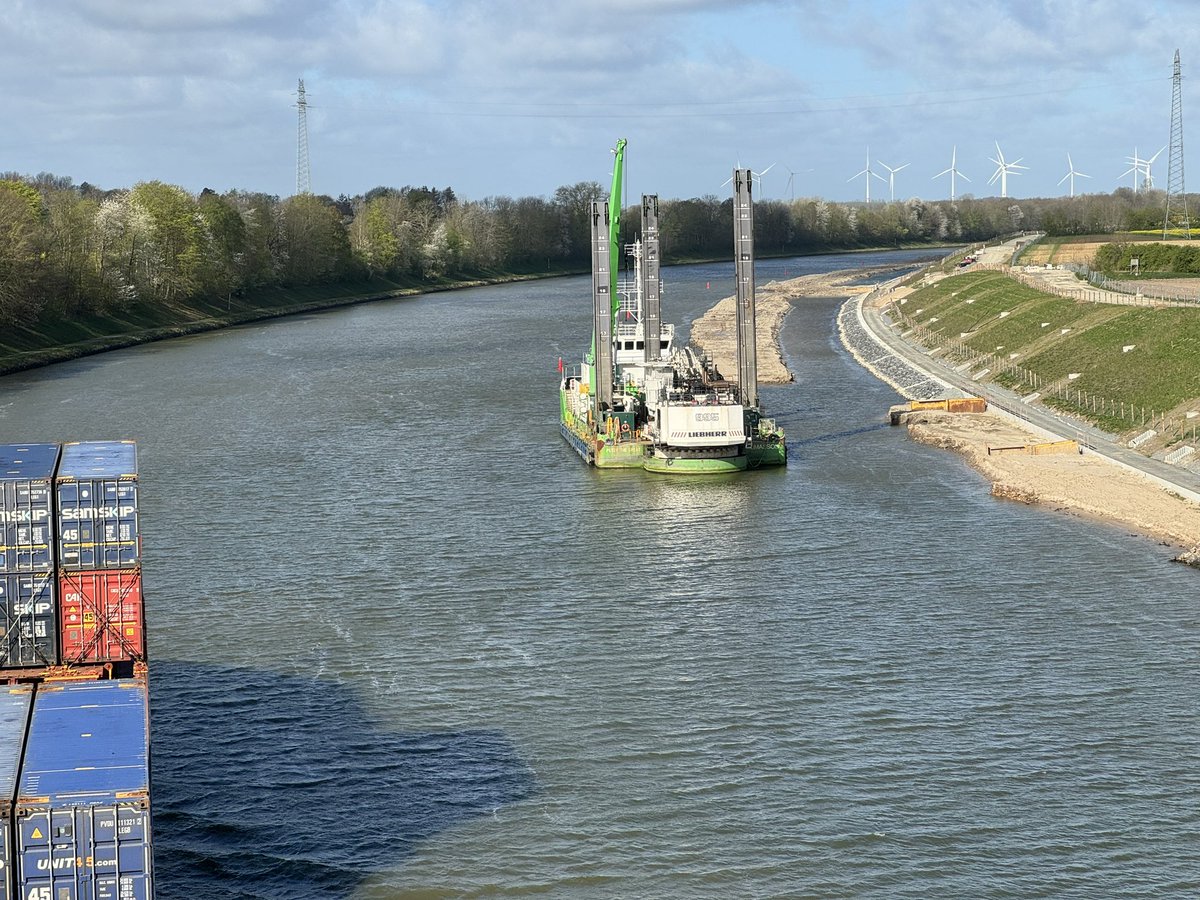 _PeterJa's tweet photo. Die Naßbaggerarbeiten zwischen Königsförde und Großnordsee gehen gut voran. https://t.co/3hEN5Fd2zg
