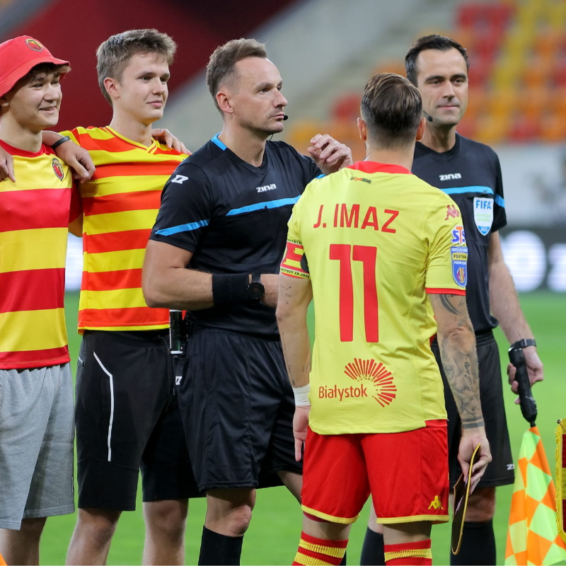 Jagiellonia1920's tweet photo. 📝 Arbitrem głównym sobotniego #FinałSezonu, czyli meczu z Wartą Poznań, będzie sędzia Paweł Raczkowski.
⚔️ #JAGWAR
📅 25.05, godz. 17:30
📍 Słoneczna 1
🟡🔴 #JagaToMy