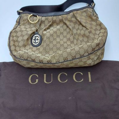 JewelcafeMY's tweet photo. WHAT WE HAVE PURCHASED?
ITEM: GUCCI GG Canvas One Shoulder Bag
#JewelCafe #JewelCafeMY #SecondHandPurchase #Purchase #ImmediateCash #Gucci #ShoulderBag #Canvas https://t.co/70QdXC9j5M