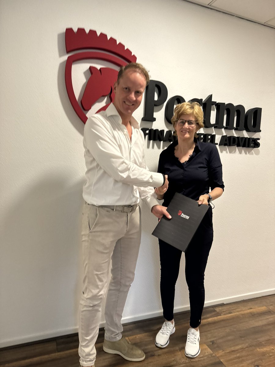 Even voorstellen, dit is onze nieuwe collega bij Postma Financieel Advies:

👩‍💼 Linda Schlosser is deze maand aan de slag gegaan als binnendienstmedewerker hypotheken.

👏 Linda, welkom in ons team! Op naar een hele mooie samenwerking!

🏦 #postmaadvies  
🎉 #nieuwecollega
