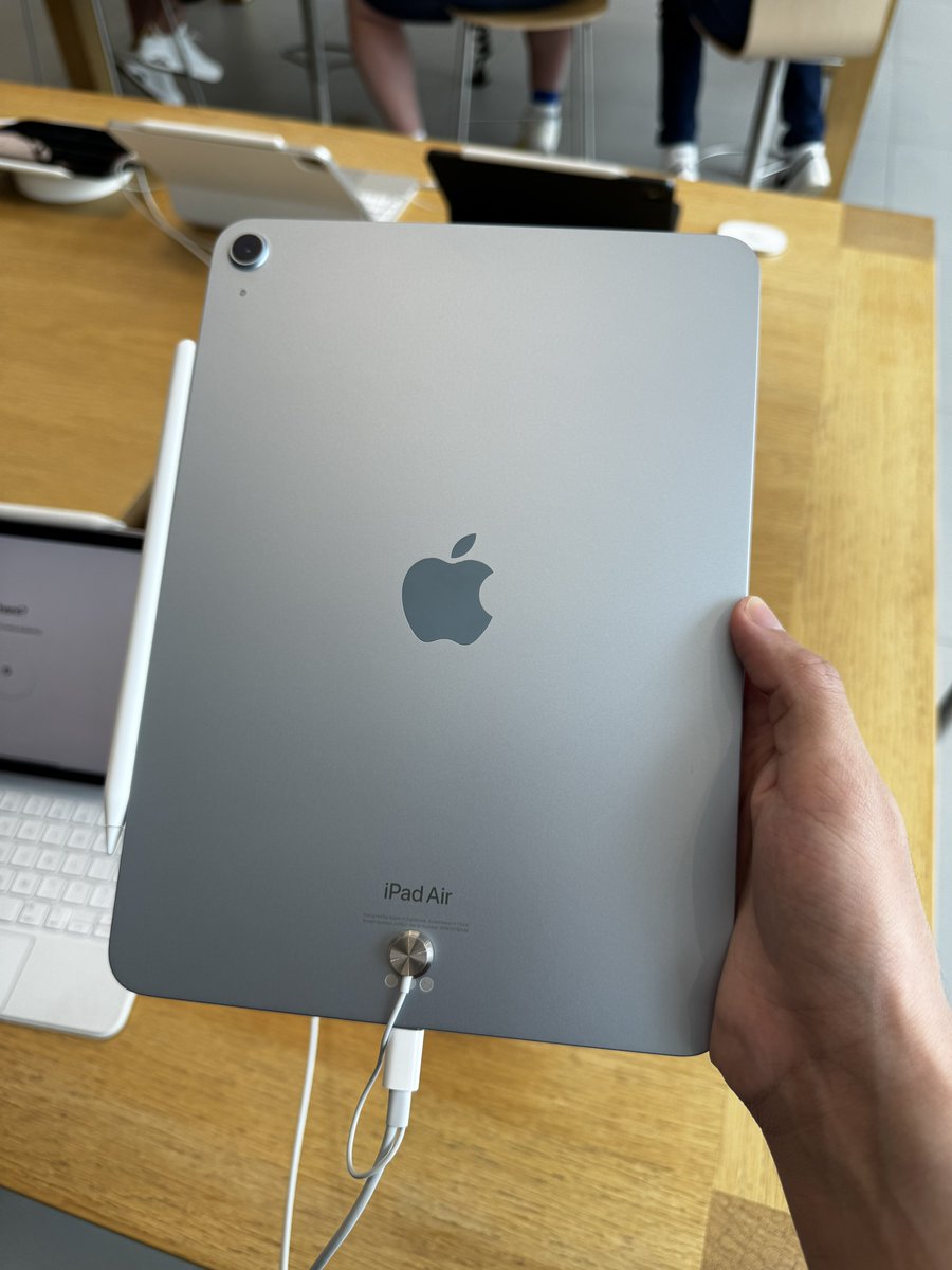 Apple Hub tweet media