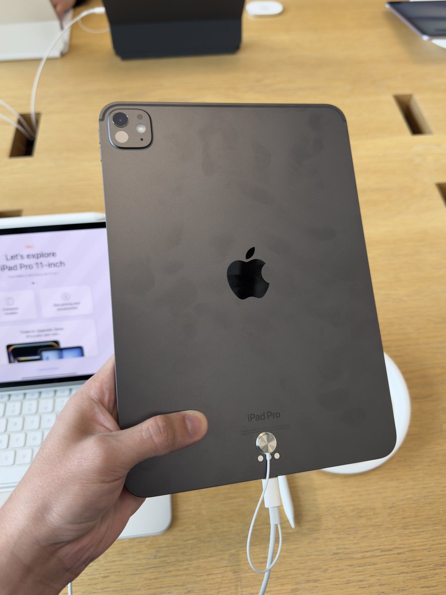 Apple Hub tweet media