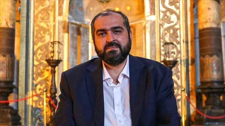 Eski Ayasofya İmamı Mehmet Boynukalın:

“İnsan, Allah’ın izin verdiği ölçüde bütün hayvanlardan faydalanma ve zararlı olanı itlaf etme hakkına sahiptir.”