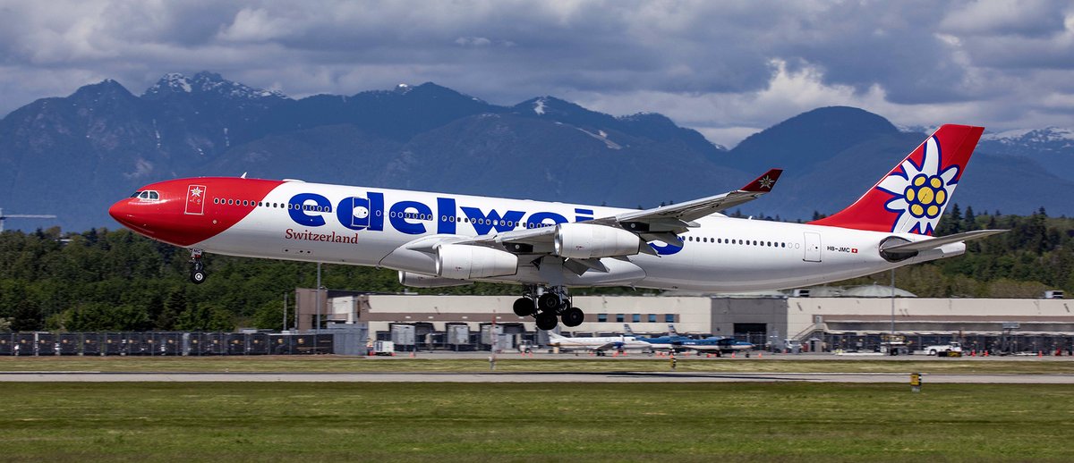 Kent_YVR's tweet photo. 4 engines is a great start, but add a colorful livery π₯° @flyedelweiss @airbus #A340 @yvrairport #HBJMC #AvGeek #Vancouver #WK10 https://t.co/VcEKd2Wskl