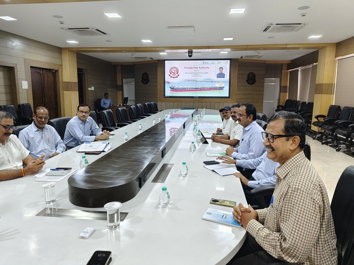 @vocpa_tuticorin Chairman Sh. Susanta Kumar Purohit IRSEE, visited @paradipport today and interacted with Team PPA led by Sh. Nilabhra Dasgupta IRS, Dy. Chairman. Deliberations on sharing of best practices and  growth of port and maritime sector took place during the interaction.