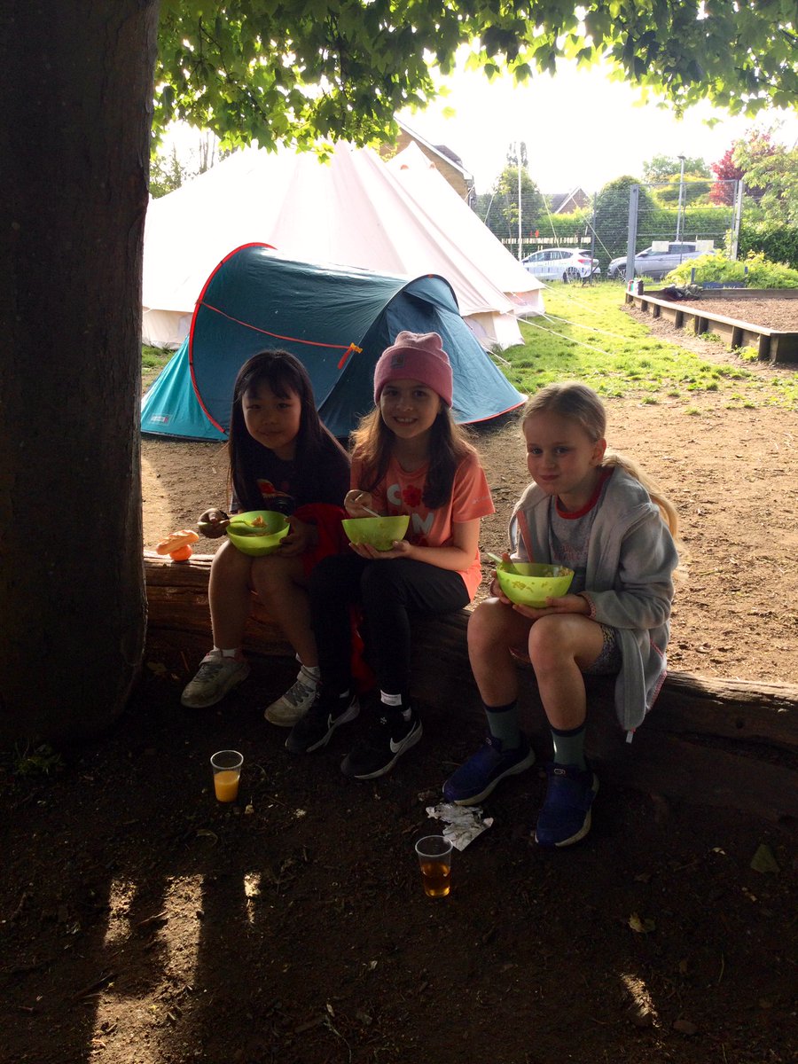ThamesideSch's tweet photo. Slightly sleepy but still smiling this morning. #lionstps #leopardstps #year4camp #latenightsandearlymornings https://t.co/MOvzjufS6H
