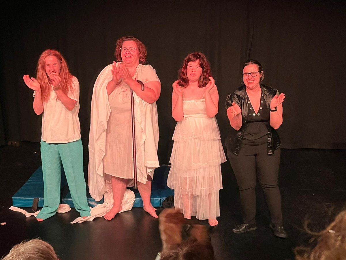 IsmaelAMAS's tweet photo. En el Festival Visibles 2024, Sala Tarambana, ayer estreno de dos obras escritas y dirigidas por Jorge Torralba y Lidia Fernández, actores de AMÁS Escena. Llegaron por su mensaje y dramatismo al corazón del público y volvieron a reivindicar que los límites los ponemos otros. https://t.co/9FPn0vySDa