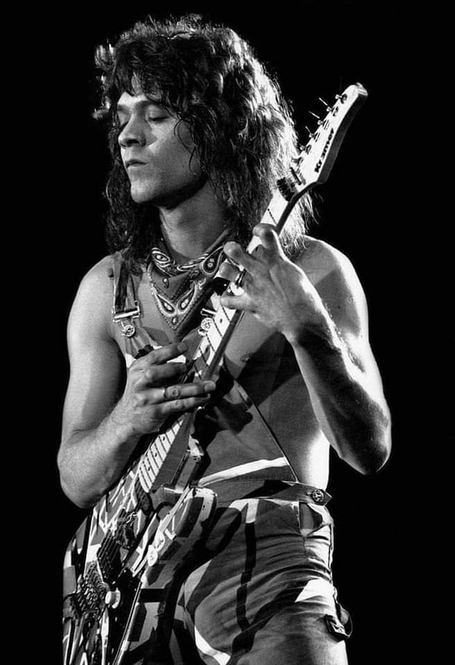 ☠☠ Eddie Van Halen 🤘🎸🤘🖤🕯 #Legend