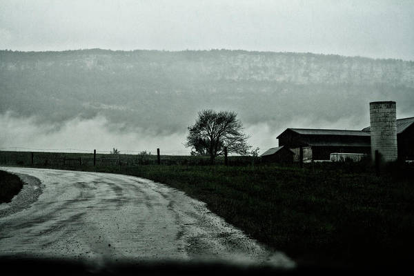TLawren37609829's tweet photo. Marty's Farm - against the Shawangunk Mountains https://t.co/6q7xFaOGfi #gunks #barns #farms #buyintoart #photography https://t.co/60uWuoLwjr