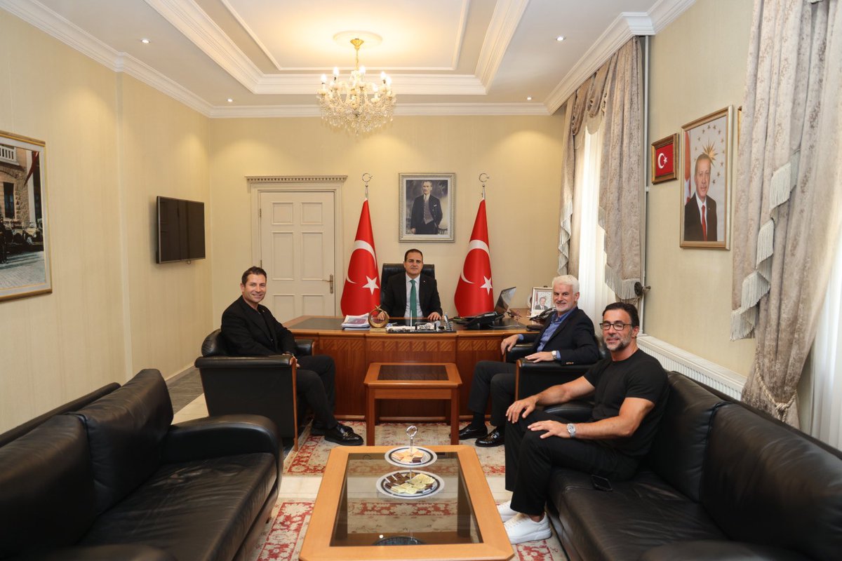 24,25 ve 26. Dönem Bursa Milletvekili Hüseyin Şahin, E. Futbolcu ve Teknik Direktör Ömer Erdoğan ile İş İnsanı Ali Ademoğlu, Valimiz Sayın Dr. İdris Akbıyık’ı ziyaret etti. @idrisakbiyik