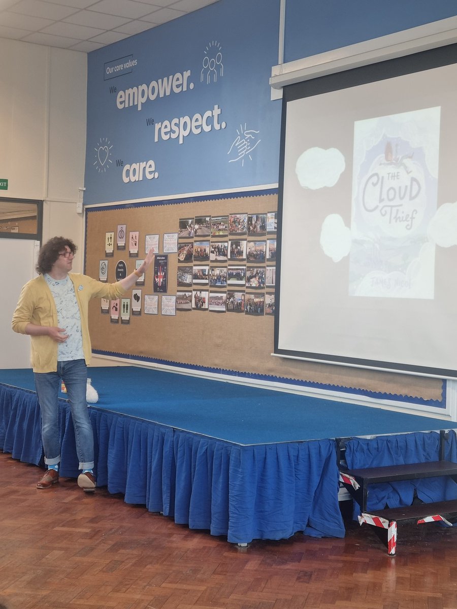 Lovely <a href="/JamesENicol/">James Nicol</a> visiting <a href="/TuxfordPrimary/">Tuxford Primary</a> this morning!