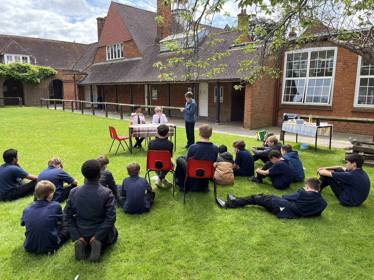 HBS Spanish Café hosted by Mr Rule and his year 8 Spanish class. Excellent tortilla española, chorizo, pan con tomate and manchego. Role plays equally wonderful! 🍅🧀🥖🫒🇪🇸