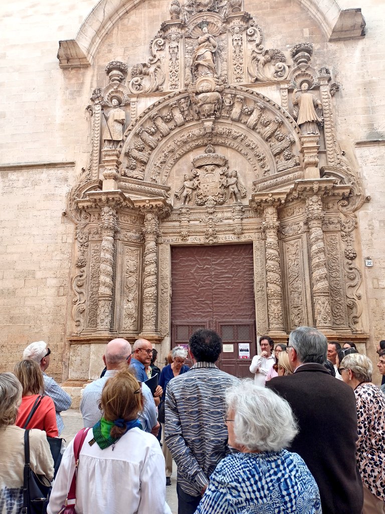 Mallorcat's tweet image. Ahir dijous #PerPalmaCadaMes (@ocbcat - Secció de #Palma) va fer la darrera sortida de la temporada: una volta ben interessant pel Call Major, una visita a la casa del poeta #JoanAlcover i un #paamboli 👌(1) 👇