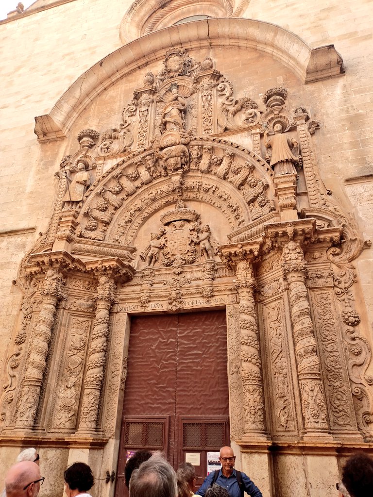 Mallorcat's tweet image. Ahir dijous #PerPalmaCadaMes (@ocbcat - Secció de #Palma) va fer la darrera sortida de la temporada: una volta ben interessant pel Call Major, una visita a la casa del poeta #JoanAlcover i un #paamboli 👌(1) 👇