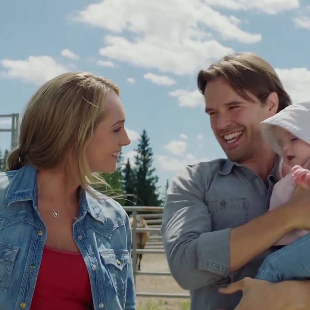 This was the family I fell in love with in @HeartlandOnCBC ...Ty @GrahamWardle and Amy @Amber_Marshall and little Lyndy #SpencerTwins 🥰 The best canadian 🇨🇦 tv couple I´d ever seen 😍 The heart ♥ of Heartland ♥♥♥ #iloveTyandAmy #ilovefamilyBorden #iloveheartland