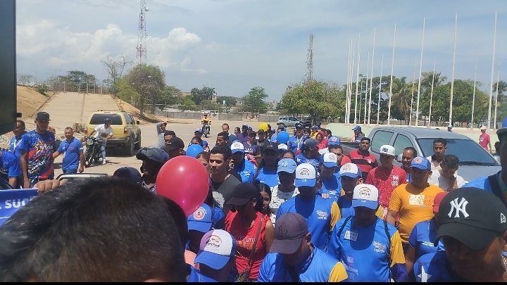 ¡Pueblo en la calle! 

#24May En apoyo al Pdte. @nicolasmaduro la clase trabajadora de #Fontur junto a la militancia del Partido Socialista Unido de Venezuela se encuentra activo en el territorio nacional realizando despliegues de todas las fuerzas revolucionarias
#VerdadDePueblo