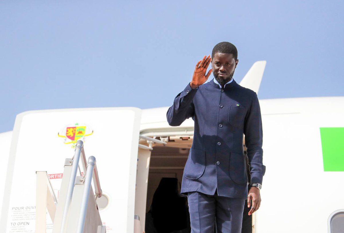 Le Président de la République, Son Excellence Monsieur Bassirou Diomaye Diakhar Faye @PR_Diomaye , a quitté Dakar ce matin pour effectuer des visites d'amitié et de travail au Cabo Verde et en Guinée les 24 et 25 mai 2024.