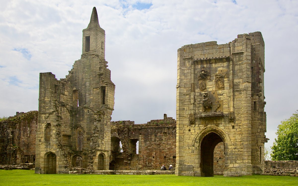 The wishes of the 1st and 4th Earls of Northumberland are manifested in Warkworth's Great Tower (1377) and Lion Tower (1480) respectively. Still impressive today 😃