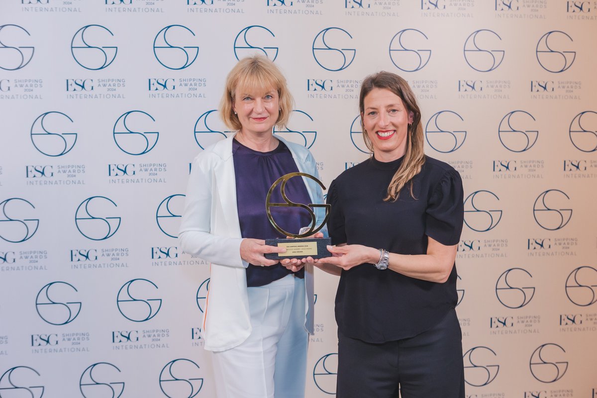 Gold bei den #ESG Shipping Awards! In der Kategorie #TechnologyLeader erhielt #AIDA die höchste Anerkennung für die Installation des größten #Batteriespeichersystems in der Passagierschifffahrt  an Bord von #AIDAprima! Mehr unter: t1p.de/uxjf1