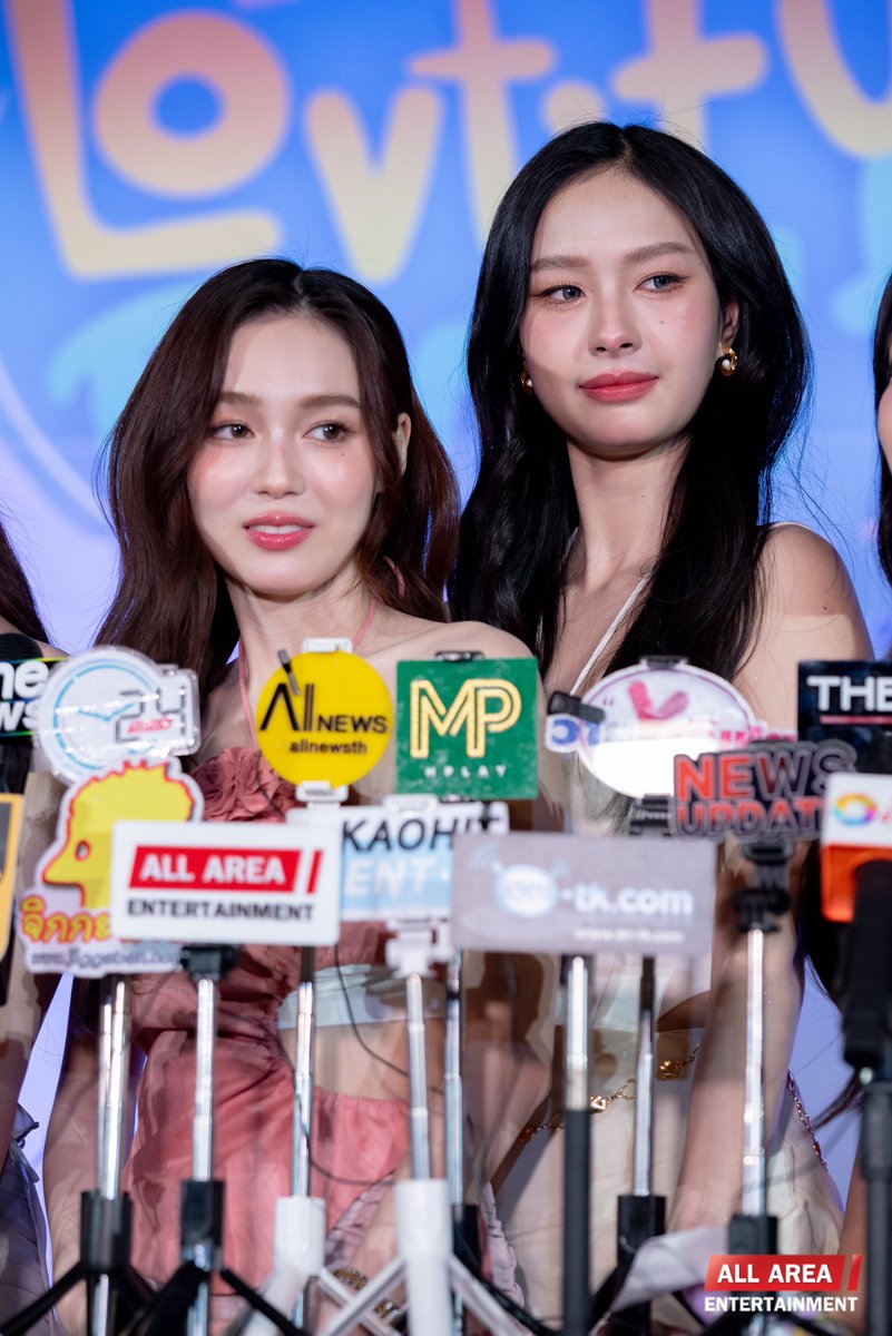 allarea_ent's tweet photo. “มิ้ลค์ - เลิฟ” นำทีมนักแสดงซีรีส์ “23.5 องศาที่โลกเอียง” สัมภาษณ์สื่อในงาน “23.5 Lovtitude Final EP. FAN MEETING” (5)

#23Point5FinalEP
#23point5 https://t.co/JY2jA4icws