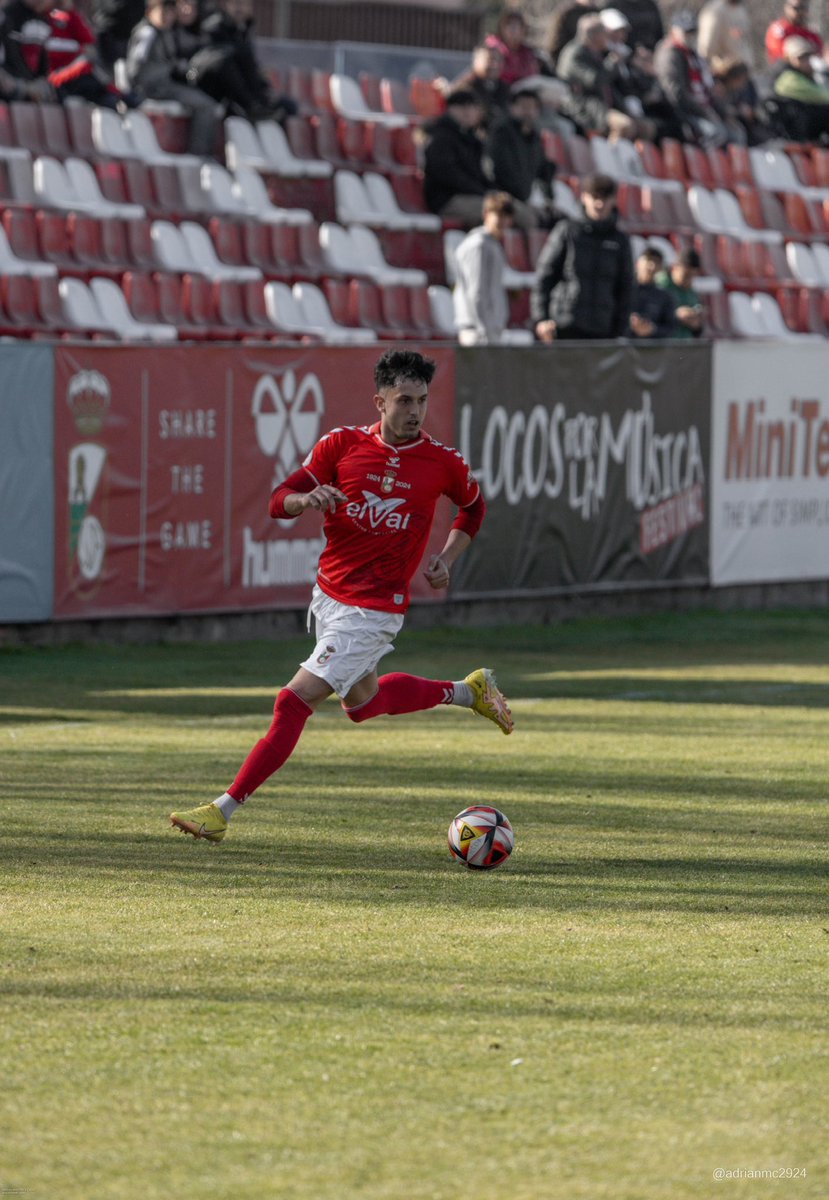 davizz_94's tweet photo. Se acabó la temporada 23/24. Ha sido un año muy bonito, he vuelto a jugar en el equipo de mi ciudad y en el año de su centenario, rodeado de gente increíble en todos los aspectos. Agradecer el apoyo de la afición alcalaína, siempre os sentimos cerca. ¡Vamos Alcalá!🔴⚪️ https://t.co/eHGXcDgftj