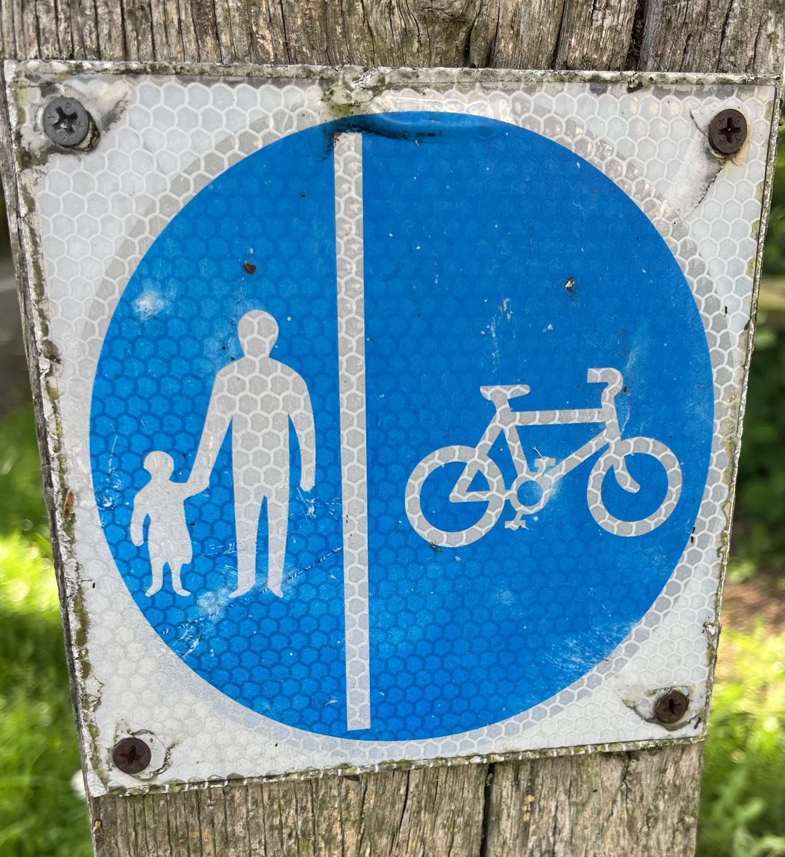 You can ride Voi e-scooters on the road, cycle paths & shared cycle/foot ways (with blue sign showing pedestrians and a bike). But please don’t ride them on pavements, which are for pedestrians only. Read our news article northants.police.uk/news/northants…