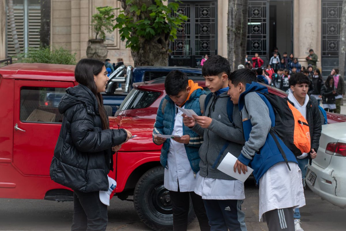 Con #IPLACONCIENTIZA seguimos recorriendo los principales puntos de encuentro de la ciudad para concientizar sobre el consumo responsable de alcohol. 

En esta oportunidad estuvimos en la Plaza Independencia para hablar con los adolescentes sobre: alcoholemia y sus consecuencias.