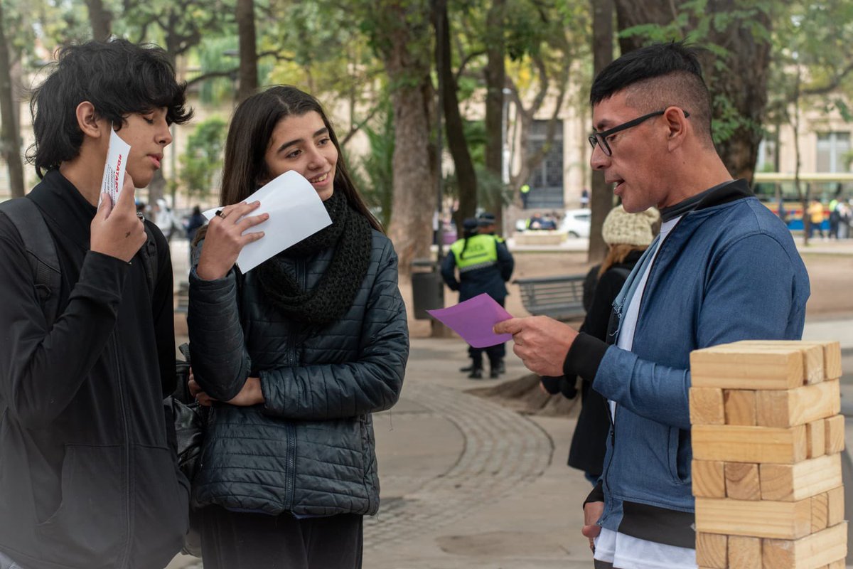 IPLAtucuman's tweet photo. Con #IPLACONCIENTIZA seguimos recorriendo los principales puntos de encuentro de la ciudad para concientizar sobre el consumo responsable de alcohol. 

En esta oportunidad estuvimos en la Plaza Independencia para hablar con los adolescentes sobre: alcoholemia y sus consecuencias. https://t.co/J1EfJ90PVO