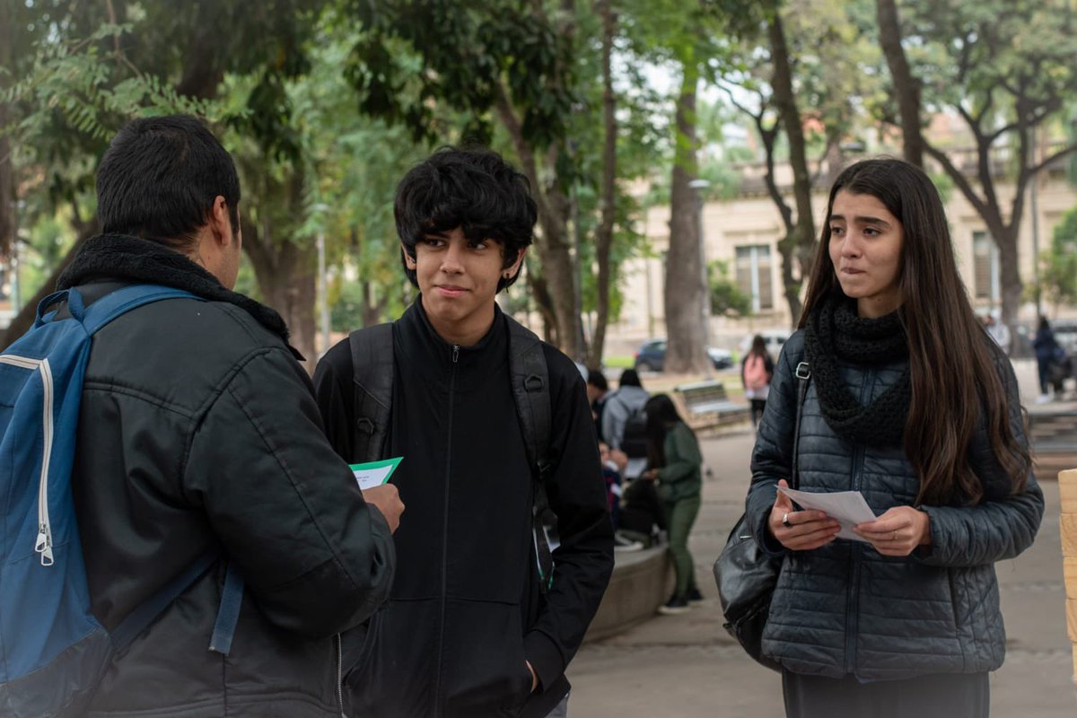 IPLAtucuman's tweet photo. Con #IPLACONCIENTIZA seguimos recorriendo los principales puntos de encuentro de la ciudad para concientizar sobre el consumo responsable de alcohol. 

En esta oportunidad estuvimos en la Plaza Independencia para hablar con los adolescentes sobre: alcoholemia y sus consecuencias. https://t.co/J1EfJ90PVO