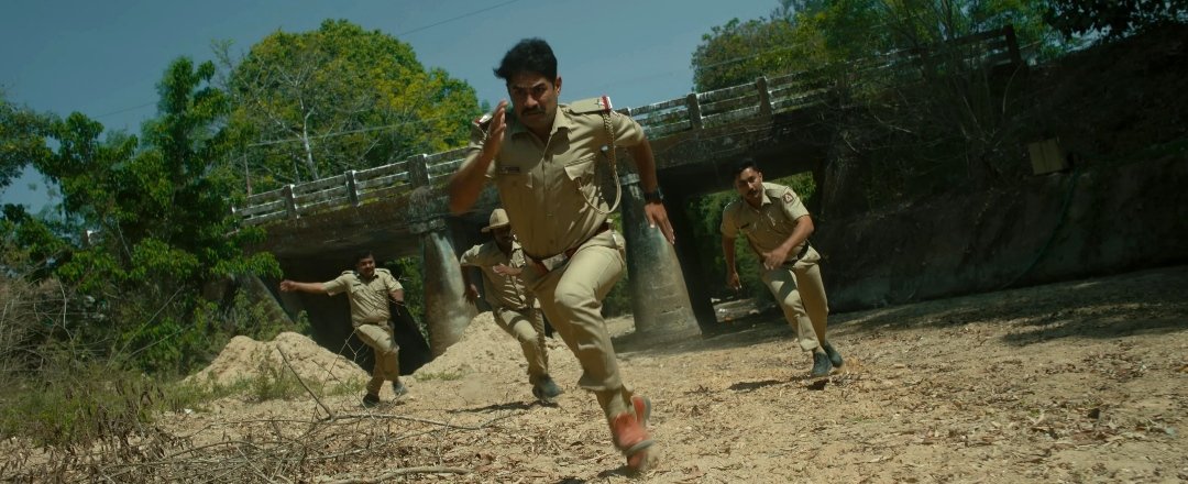 NikhilPoojary01's tweet photo. Shakhahaari (3.5/5🌟)
Kannada (2024) (U/A)

Debut director Sandeep Sunkad's work was a pleasant surprise. The cast delivered outstanding performances, and I eagerly anticipated how the climax would unfold & it turned out to be a satisfying conclusion...

Available In Prime
#Shakhahaari #RangayanaRaghu