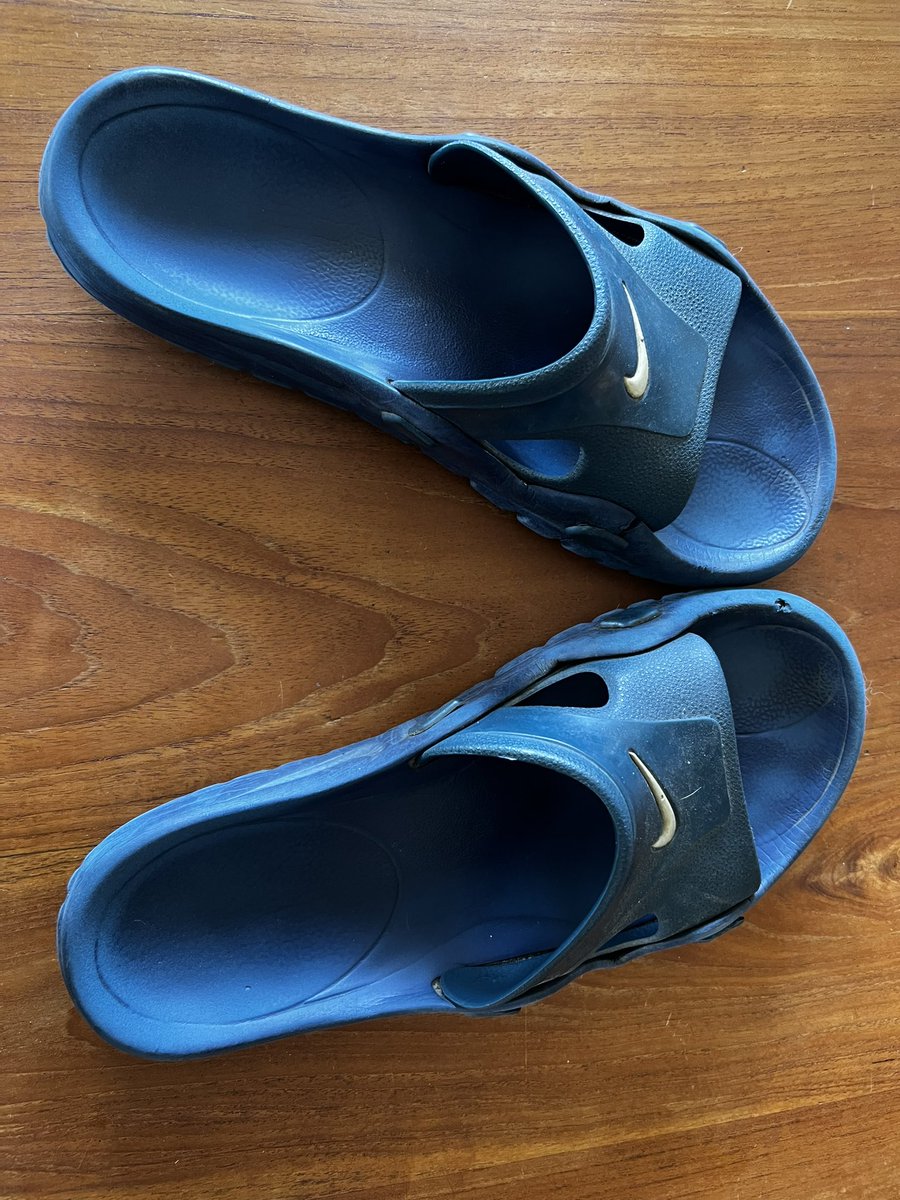 gurdy64's tweet photo. @Nike Na bijna 31 jaar moeten onze wegen nu toch scheiden🥲
Wat wij samen allemaal meegemaakt hebben blijft tussen ons…..
Ik heb emotioneel al een keer afscheid genomen maar kon het toch niet over mijn hart verkrijgen.
Ik ben jullie dankbaar voor al https://t.co/xSzgflusFD