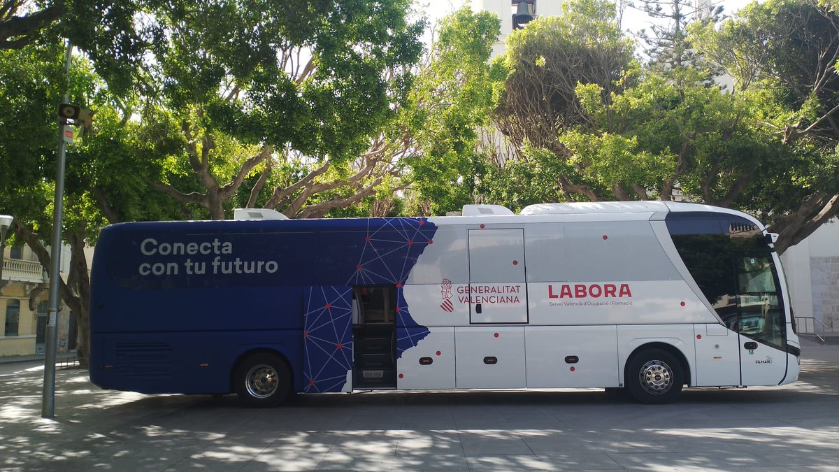 GVAlabora's tweet photo. Os dejamos unas📸del #BusdeLabora🚌a su paso por:
🏘️#Gátova
🏘️#Almoradí
💯Accede a #orientaciónlaboral, #ofertas💼, asesoramiento para la creación de #CV, apoyo en la búsqueda de #trabajo🫱🏼🫲🏻
🚶🏻¡Ven sin cita previa!
⏰10h a 18h.
🚏Y el lunes: #Vilamarxant y #Benejúzar
#somlabora https://t.co/5hnv8exVq5