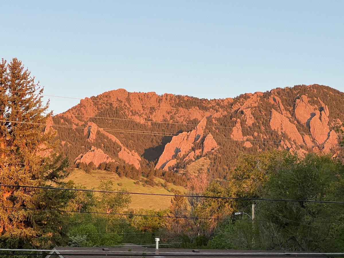 Alpenglow 
#Boulder #COwx