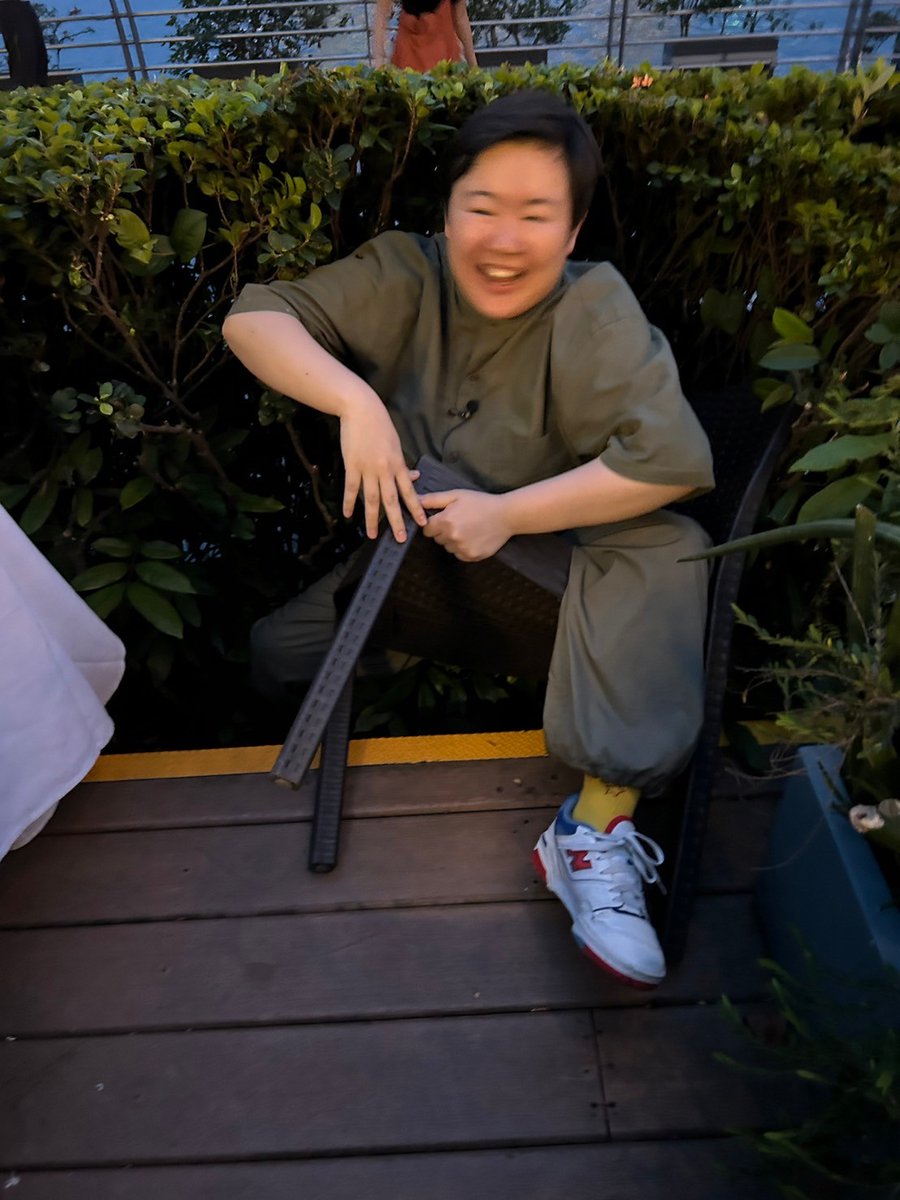 yasuko_sma's tweet image. 疲れてる人へ！
食事中に垣根に落ちたやす子でも見て元気出してください😆