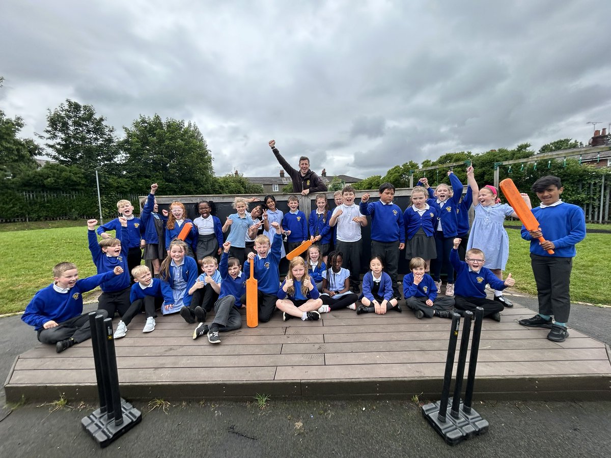 Class 3/4M tweet media